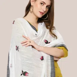 Dupatta Bazaar White Floral Print Dupatta image 4
