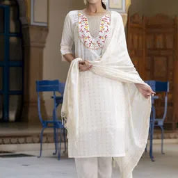 VredeVogel Women Floral Embroidered Regular Chanderi Silk Kurta with Trousers & With Dupatta-image-69