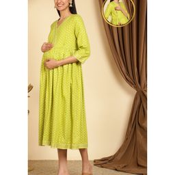 Zelena Three Fourath Sleeves Seamless Flower Motif Printed Fit & Flare Maternity Dress With Vertical Concealed Zipper Nursing Access - Green-image-11