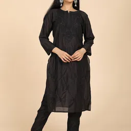HELLA FASHIONS Ethnic Motifs Embroidered Chikankari Dupion Silk Kurta With Trousers-41