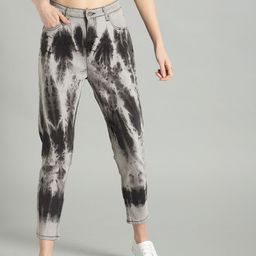 The Roadster Lifestyle Co Women Grey Dyed Boyfriend Fit Mid-Rise Clean Look Stretchable Jeans-image-5