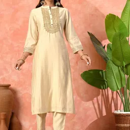 Sangria Floral Yoke Design Mandarin Collar Thread Work Straight Kurta With Trousers-35