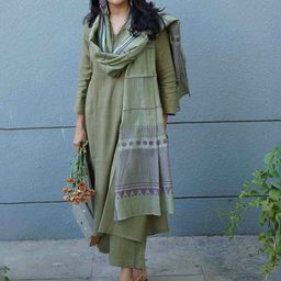 BAESD Women Solid Kurta with Trousers & Dupatta-40