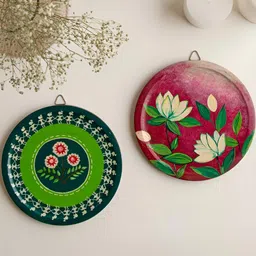 Mirai Woods Green & Red 2 Pieces Sheesham Wood Hand Painted Hanging Wall Decor-image-20