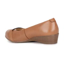 Hush Puppies by Bata Women's Brown Flat Ballets image 5