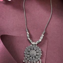 NVR Women Silver-Toned Floral Shape Pendant with Chain-61