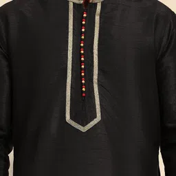 SKAVIJ Men Ethnic Motifs Embroidered Regular Thread Work Dupion Silk Kurta with Churidar & With Dupatta image 2