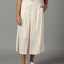 SHOWOFF Cream Linen Check Flared Fit High Rise Culottes-image-15