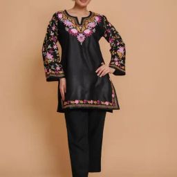 House of Kari Falak Kashmiri Short Kurta  Black-image-60