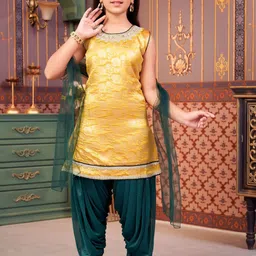 BAESD Girls Embroidered Regular Kurti with Patiala & With Dupatta-picture-6