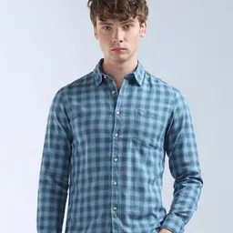Flying Machine Men Slim Fit Spread Collar Checked Cotton Casual Shirt-image-99