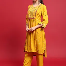 Shree Geometric Printed High-Low Kurta With Trouser image 3