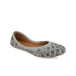 Sangria Women Embellished Heavy Work Mojaris-14