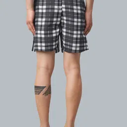 CHROME & CORAL Men Pack of 2 Striped Printed Regular Fit Regular Fit Regular Shorts image 3