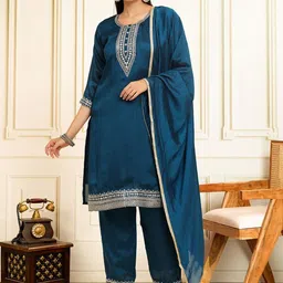 House of Pataudi Floral Yoke Design Zari Straight Kurta With Trousers And Dupatta-picture-4