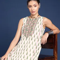 Taavi Sanganeri Ethnic Motifs Indie Florals Printed Kurta with Palazzos-image-25