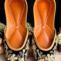 Amaryllis for her Women Mojaris Flats-image-82