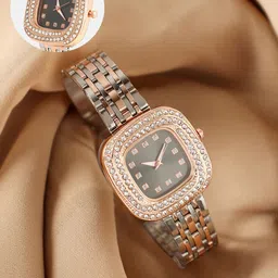HAUTE SAUCE by Campus Sutra Women Embellished Dial & Stainless Steel Bracelet Style Straps Analogue Watch-55