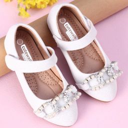 Cute Walk by Babyhug Embellished Sandals- White-image-77