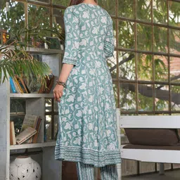 SINGNI Floral Printed Thread Work A-Line Kurta with Trouser & Dupatta image 4