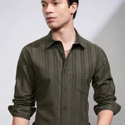 HIGHLANDER Men Spread Collar Textured Cotton Casual Shirt-picture-28