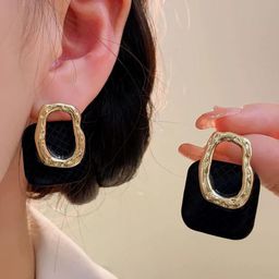 VAGHBHATT Geometric Studs Earrings image 2