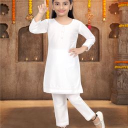 Pehanaava Jute Woven Three Fourth Sleeves Lace Embellished Kurti Pant Set - White-image-68