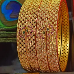 SGA FASHIONSet Of 4 Gold-Plated AD-StuddedBangles-13