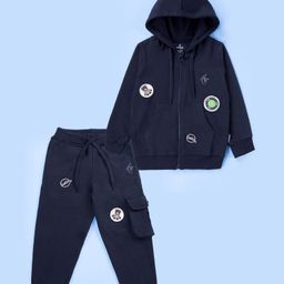 Kiddopanti Fleece Knit Full Sleeves Teddy & Hello Patch Detailed Hooded Front Zipper Sweatshirt With Cargo Track Pants Set - Navy-image-49