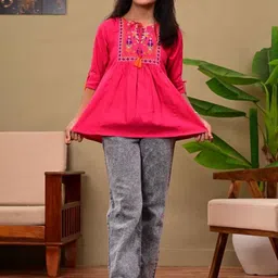 DMP FASHION Girls Floral Embroidered Tie-Up Neck Roll-Up Sleeves Cotton Top-picture-21