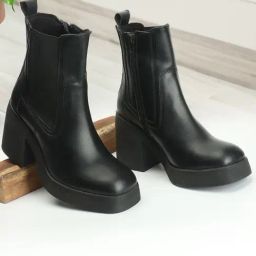 Elle Women's Black Chelsea Boots-image-59