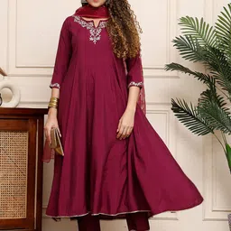 KALINI Women Floral Embroidered Regular Kurti with Trousers & With Dupatta-11