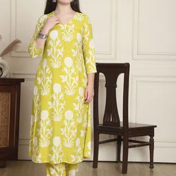 Roly Poly Women Floral Printed Regular Kurti with Trousers-43