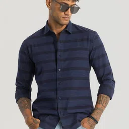 Snitch Men Smart Spread Collar Horizontal Striped Cotton Casual Shirt-image-31