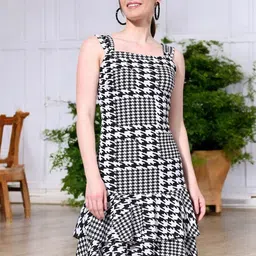 ZEUGEN Women Abstract Printed Fit & Flare Square Neck Bodycon Midi Dress-picture-4