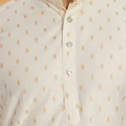 DIVISIVE Men Geometric Printed Kurta image 4