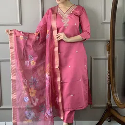 BESUCHER Floral Embroidered Regular Sequinned Chanderi Silk Kurta & Trouser With Dupatta-picture-39