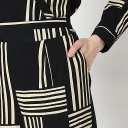 Vero Moda Black & White Cotton Printed High Rise Pants image 5