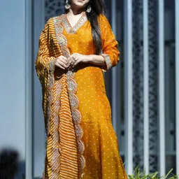 HETVI CREATION Bandhani Printed Gotta Patti Kurta With Trousers & Dupatta image 3