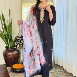 DIVASTRI Women Floral Embroidered Empire Sequinned Kurta with Trousers & With Dupatta-image-14