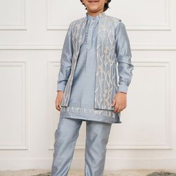 VASTRAMAY Boys Floral Embroidered Mandarin Collar Thread Work Kurta With Pyjamas & Jacket-32