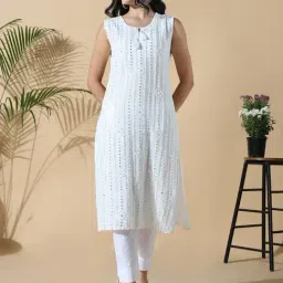 showoffff SHOWOFF White Cotton Embroidery Kurta-picture-16