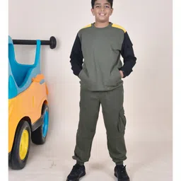Kiddopanti Fleece Full Sleeves Pocket Detailed Cut & Sew Sweatshirt With Joggers Set - Military Green & Black-picture-20