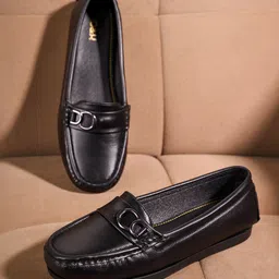 iD&U Women Textured Slip-On Horsebit Loafers-picture-21
