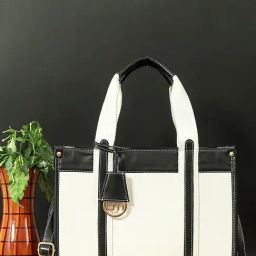 Bagsy Malone Croco White & Black Textured Medium Tote Handbag-25