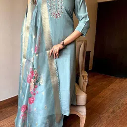 Lilots Floral Embroidered Chanderi Silk Straight Kurta with Trousers & Dupatta-28
