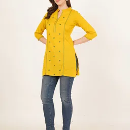Brownverse Women Embroidered Pure Cotton Short Kurti-picture-38