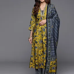 Varanga Floral Printed V-Neck Sequinned Chanderi Silk Kurta With Trousers & Dupatta-9