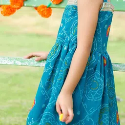 Thread & Button Girls Bandhani Printed Regular Silk Chiffon Kurta with Trousers image 4