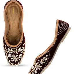 Anouk Women Embellished Ethnic Mojaris Flats-image-15